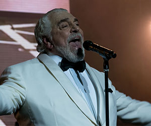 Ronnie Lamarque singing